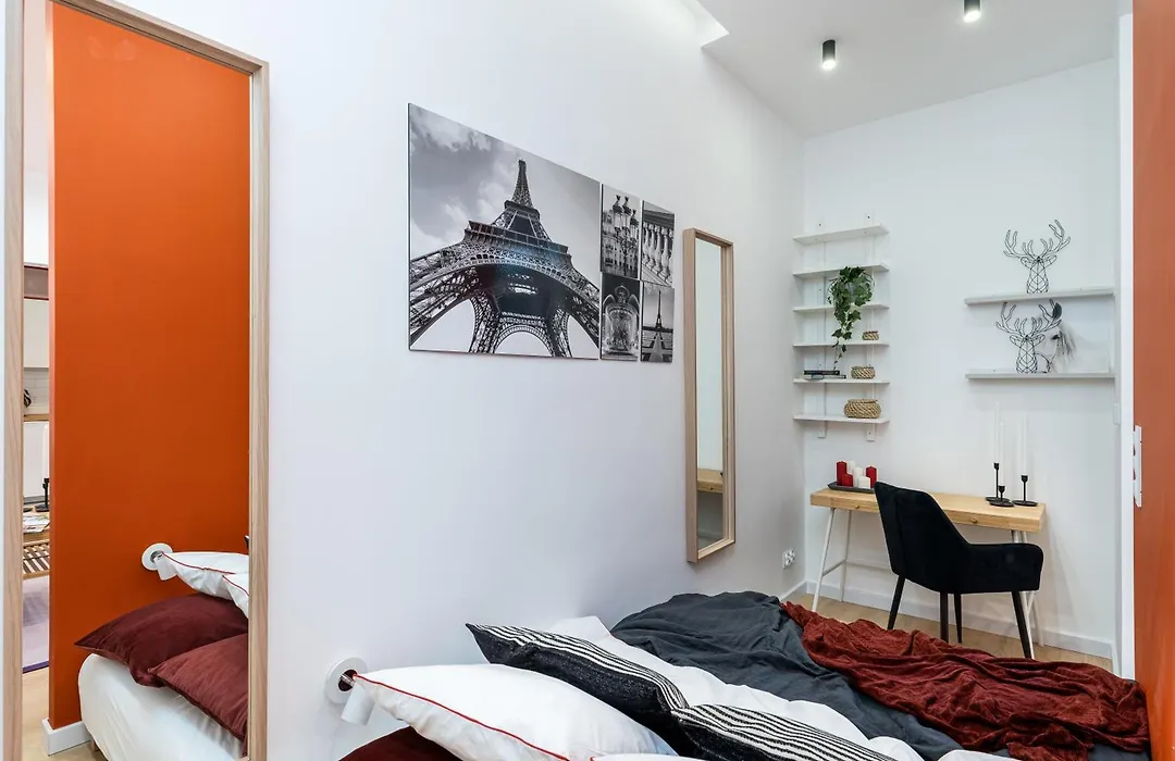 Tangerine Cloud 1Br For 4 - Next To Train Station-1